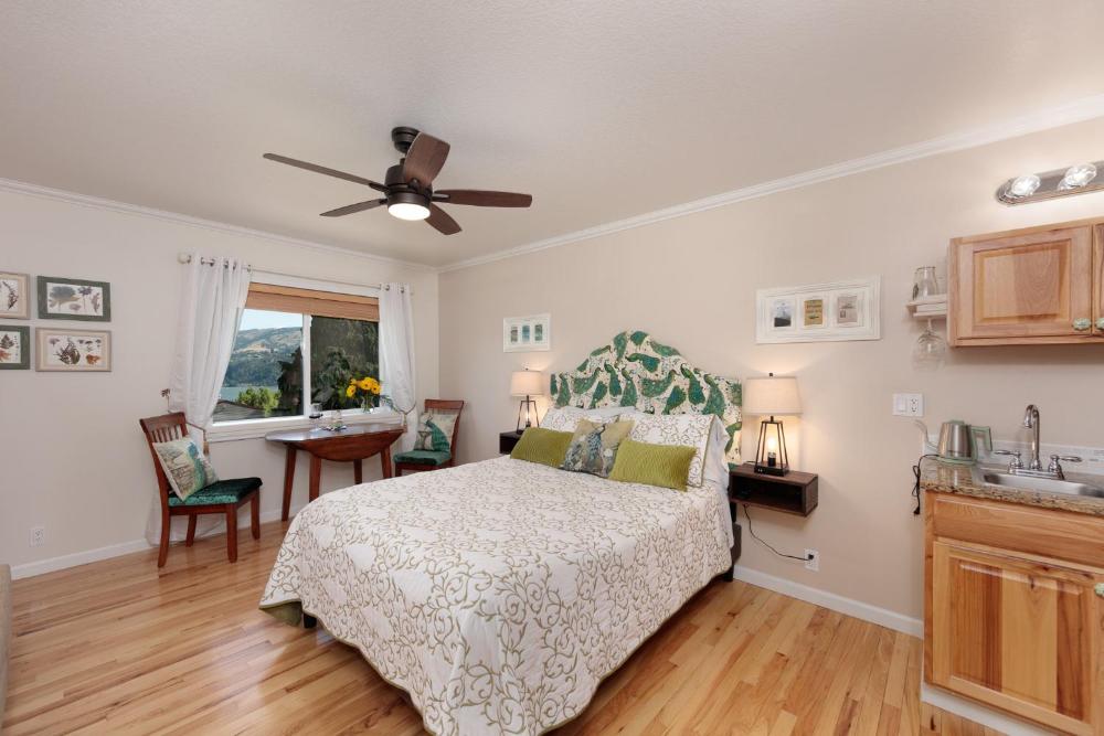 Deluxe Double Room interior